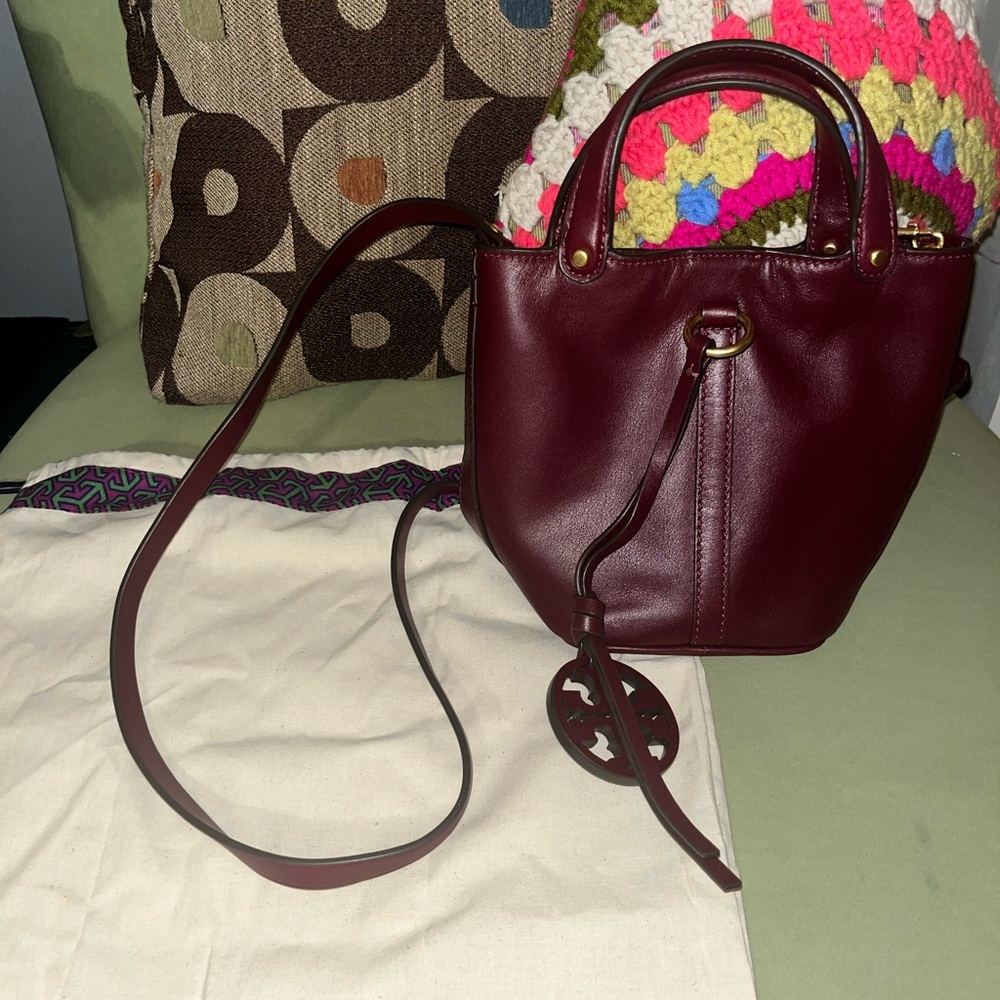 Tory Burch • Elegant Burgundy Leather Handbag